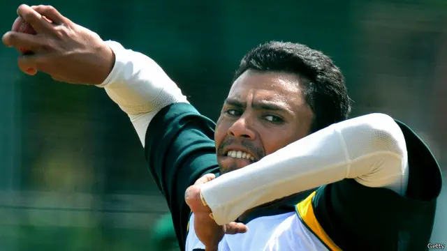 دانش کنیریا پر انگلش کاؤنٹی ایسیکس کی طرف سے کھیلتے ہوئے مبینہ طور پر ساتھی کھلاڑیوں کو اسپاٹ فکسنگ پر اکسانے پر انگلینڈ اینڈ ویلز کرکٹ بورڈ نے تاحیات پابندی عائد کررکھی ہے 