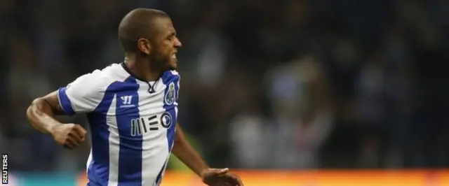 اختير براهيمي أحسن لاعب أفريقي في الدوري الإسباني العام الماضي مع غرناطة