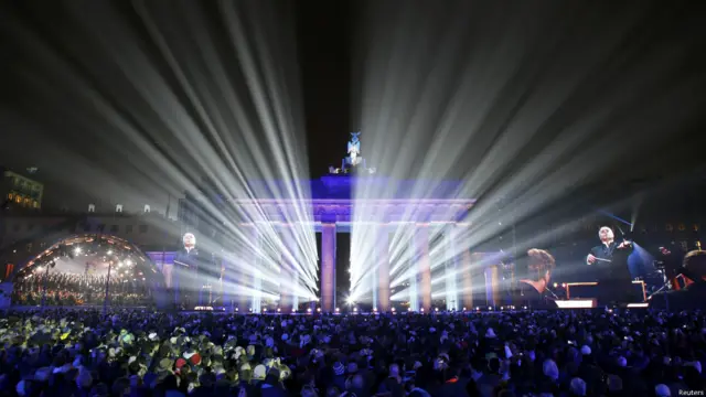 Святкування падіння Берлінської стіни