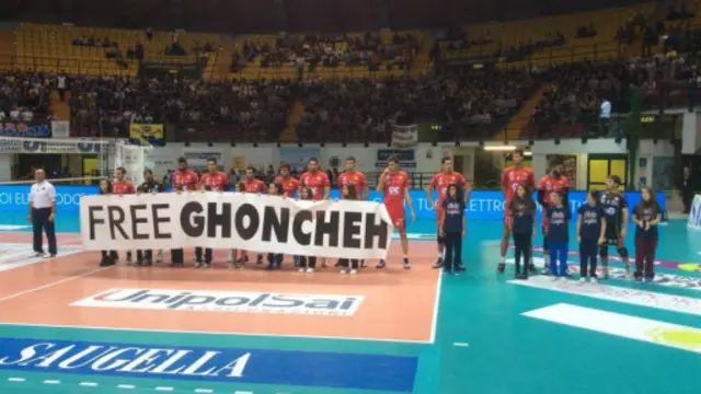 Federasi Bola Voli Internasional mendesak Iran melepas Ghavami.