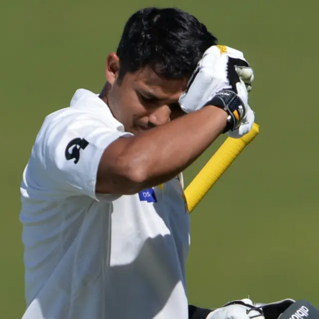 سکین رپورٹ کے مطابق احمد شہزاد کی کھوپڑی میں معمولی سا فریکچر ہوا ہے۔