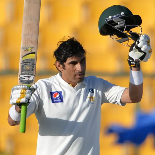 اس اننگز میں جو پاکستانی بیٹسمین بھی کریز پر آیا، اس نے رنز کی بہتی گنگا میں ہاتھ دھوئے۔ یہ ٹیسٹ کرکٹ میں کسی بھی ٹیم کے پہلے پانچ بیٹسمینوں کا 80 یا اس سے زائد رنز سکور کرنے کا پہلا موقع ہے۔