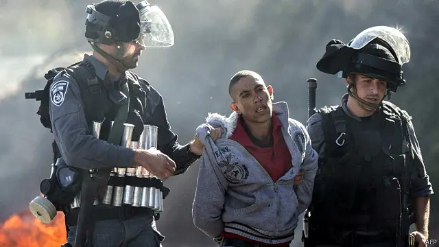 الحادث يتزامن مع تصاعد العنف بالقدس الشرقية المحتلة، الذي امتد إلى بلدات الفلسطينيين في إسرائيل، بعد مقتل فلسطيني داخل إسرائيل برصاص الشرطة الإسرائيلية