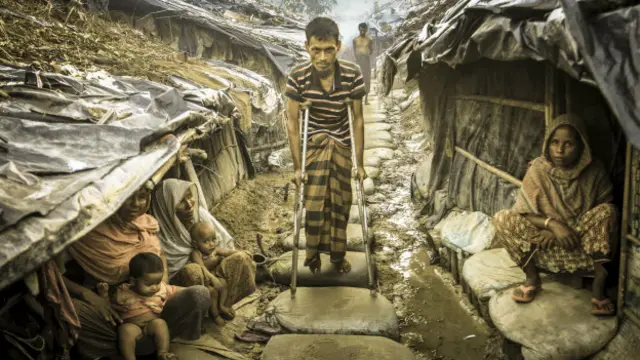 Warga Rohingya dikumpulkan ke dalam kamp-kamp di Myanmar.