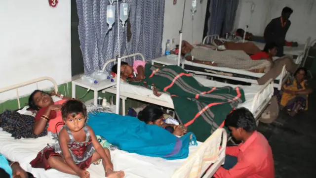 بہت سی بیمار خواتین کا علاج چھتیس گڑھ انسٹی ٹیوٹ آف میڈیکل سائنسز ہسپتال میں ہو رہا ہے