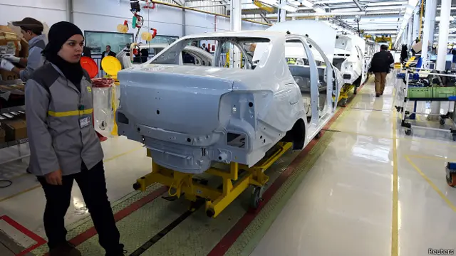 महिला कर्मचारी