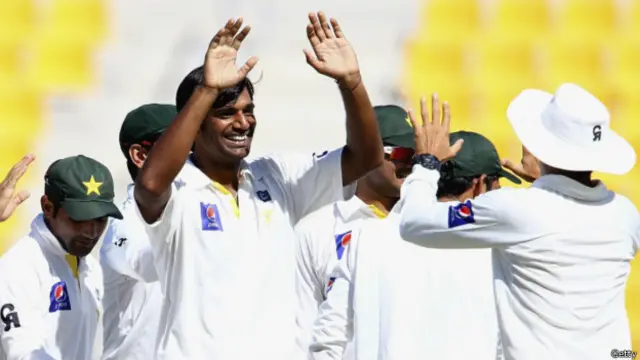 راحت علی نے پاکستان کے لیے چار وکٹیں حاصل کی ہیں