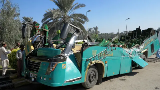 پاکستان میں ٹریفک حادثات عام ہیں اور ان کی عمومی وجوہات مخدوش سڑکیں، ٹرانسپورٹ کی خراب حالت، ڈرائیوروں کی غفلت بتائی جاتی ہے