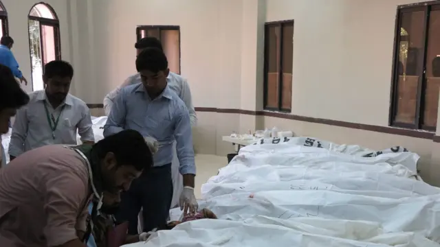 حادثے میں زخمی ہونے والے افراد اور لاشوں کو خیرپور سول ہسپتال میں منتقل کیا گیا ہے۔