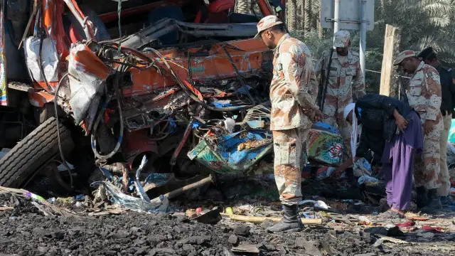 انڈس ہائی وے پر تیز رفتاری کے باعث اکثر اوقات حادثات پیش آتے رہے ہیں