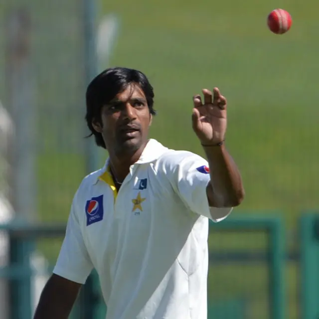 پاکستان کی جانب سے راحت علی نے سب سے زیادہ چار کھلاڑیوں کو آؤٹ کیا۔