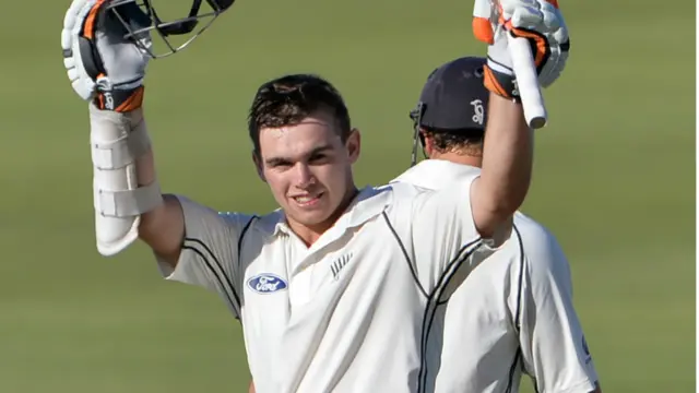 نیوزی لینڈ کے اوپنر ٹام لیتھم ٹاپ سکورر رہے اور 13 چوکوں کی مدد سے سنچری بنانے کے بعد راحت علی کی گیند پر ایل بی ڈبلیو ہوئے۔