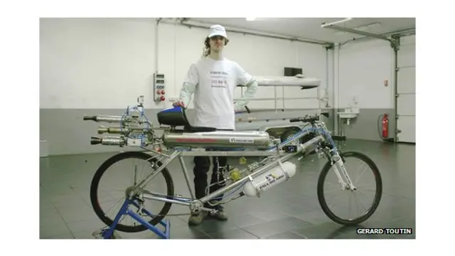  فرانسو گیسی کو یقین ہے کہ وہ اگلی بار 250 میل فی گھنٹہ کی رفتار سے اپنی ’راکٹ سائیکل‘ چلا سکتا ہے 