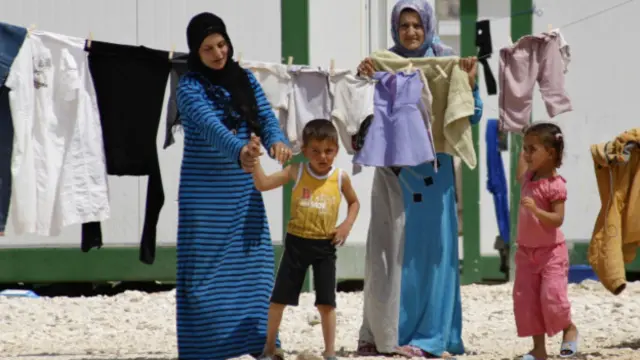 خدشہ ہے کہ سکیم میں تعطل کے بعد اب پڑوسی ممالک میں شامی پناہگزینوں کو بوجھ سمجا جائے گا