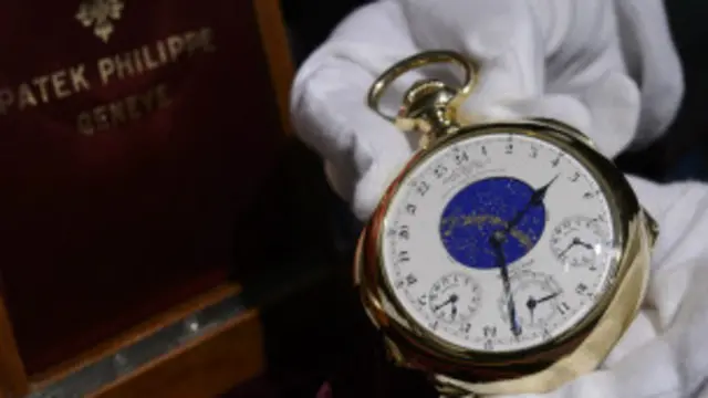 सुपरकांपलिकेशन घड़ी में कुल नौ सौ पार्ट्स लगे हुए हैं