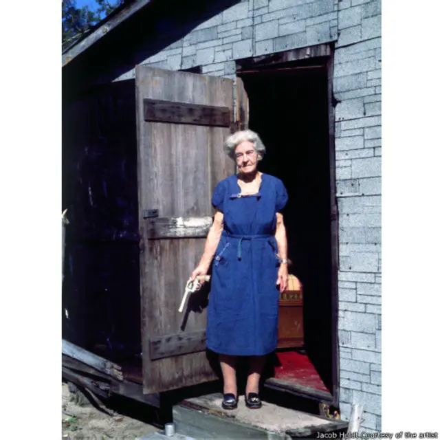 Símbolo da cultura americana, as viagens de carro e suas paisagens protagonizam belas imagens em 'The Open Road' (Aperture Foundation)