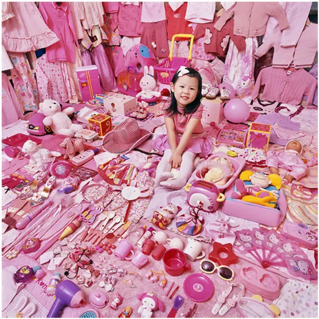 Fotógrafa retrata criançasbanca apostas esportivasseus quartos para debater o efeito do marketing sobre a preferência por coresbanca apostas esportivasmeninos e meninas (JeongMee Yoon)