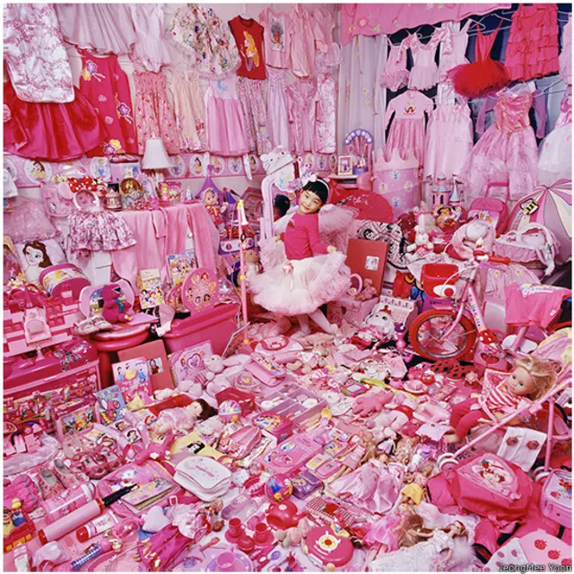 Fotógrafa retrata criançasbanca apostas esportivasseus quartos para debater o efeito do marketing sobre a preferência por coresbanca apostas esportivasmeninos e meninas (JeongMee Yoon)