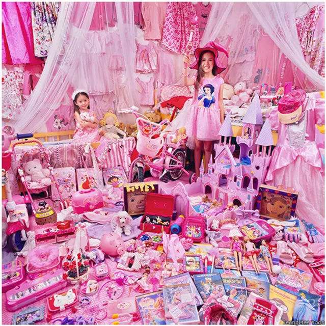 Fotógrafa retrata criançasbanca apostas esportivasseus quartos para debater o efeito do marketing sobre a preferência por coresbanca apostas esportivasmeninos e meninas (JeongMee Yoon)