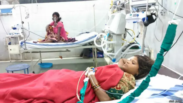 نسبندی کے آپریشن سے گذرنے والی 60 خواتین ریاست کے چار ہسپتالوں میں زیر علاج ہیں جن میں سے کم از کم 20 کا حالت تشویشناک بتائی جاتی ہے