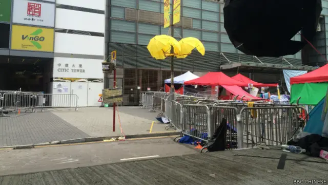 香港高等法院延长了九龙旺角及金钟中信大厦外占领区的禁制令（BBC中文网照片）