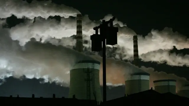 چین آلودگی کا سسب بننے والے کوئلے پر انحصار کم کرنے کی کوششوں میں ہے