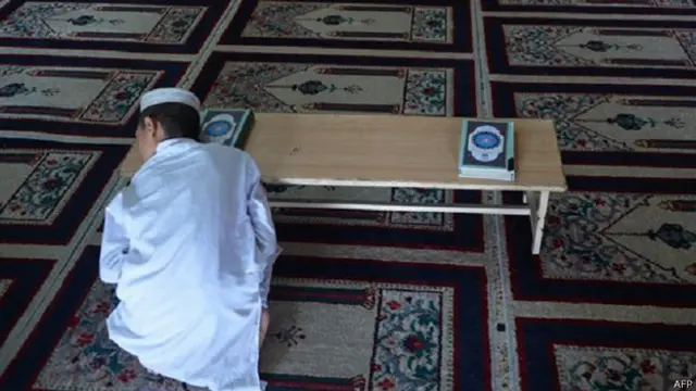 मदरसे में पढ़ता छात्र