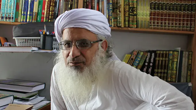 عبدالعزیز نے ایک ٹی وی پروگرام میں پشاور میں طالبان کے حملے میں بچوں کی ہلاکت کی مذمت سے انکار کر دیا تھا