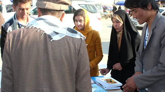 با آن که در سالهای اخیر در افغانستان کتابخوانی افزایش یافته، ولی هنوز هم میزان کتابخوانی در این کشور چندان قابل توجه نیست.