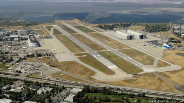 Vista aérea de Moffett Federal Airfield