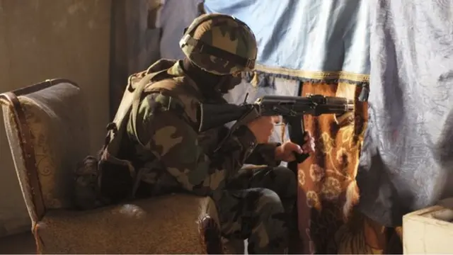 غیرنظامیان بیگناه همه روزه در میانه تبادل آتش در اطراف پایتخت سوریه گرفتار میشوند