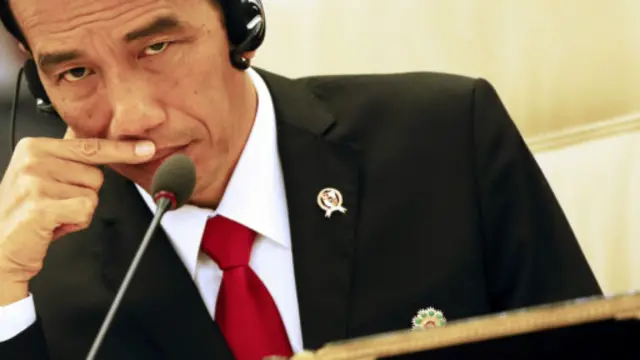 Presiden Jokowi menyatakan kawasan yang diliputi 9 garis putus-putus di Laut Cina Selatan tidak punya landasan dalam hukum internasional.