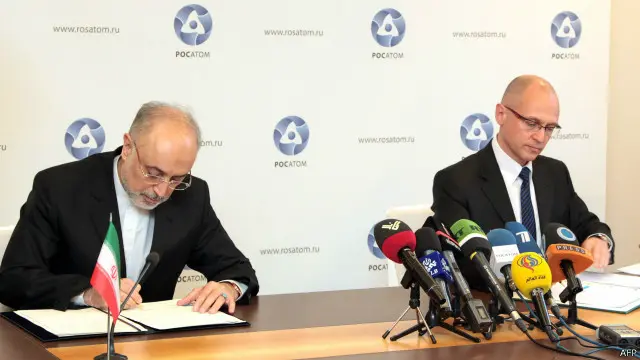 وقع الاتفاق رئيس وكالة الطاقة الذرية الإيرانية علي أكبر صالحي ومدير شركة روساتوم الروسية سيرغي كيريينكو