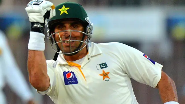 مصباح الحق نے جب کپتانی سنبھالی اس وقت ٹیم کے کپتان سپاٹ فکسنگ کے جرم میں جیل جا چکے تھے