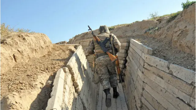 ارمنستان و جمهوری آذربایجان در سال ۱۹۹۴ توافق‌نامه آتش‌بس امضا کردند اما این توافق‌نامه هر از چند گاهی نقض شده است