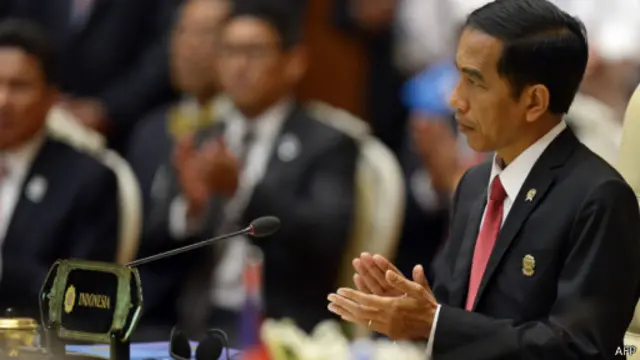 Presiden Joko Widodo dianggap melanggar janji kampanye