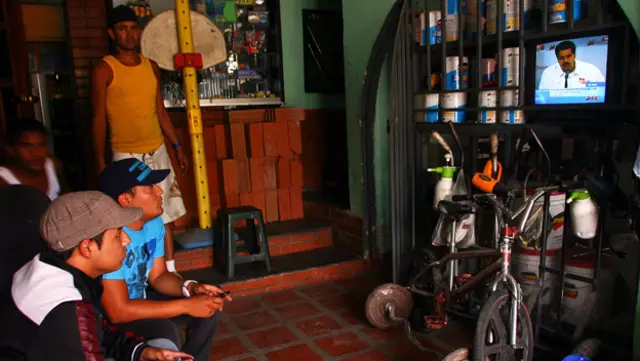 Gente ve a Maduro en TV