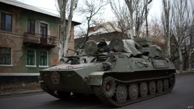 БТР сепаратистов в Торезе