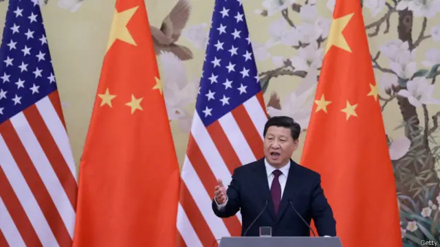 在国际舞台上，习近平表现出积极进取的姿态，一改邓小平的“韬光养晦”策略。