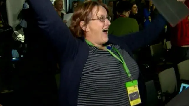 莫妮卡·格雷迪教授激动地说，“登陆器着陆了！我为这一刻等了多少年！”