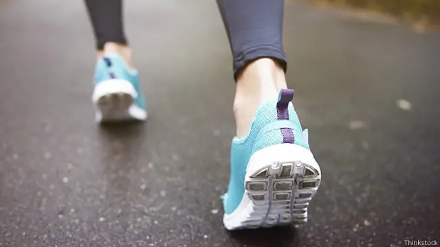 Ноги в кроссовках