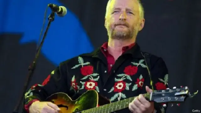 بيلي براغ انتقد أساليب يوتيوب التفاوضية في إطلاق الخدمة الجديدة ميوزيك كي