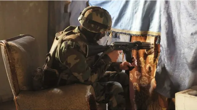 اس لڑائی میں مرنے والے زیادہ تر لوگ شام کے عام شہری ہیں جنہیں دونوں طرف سے نشانہ بنایا جاتا ہے