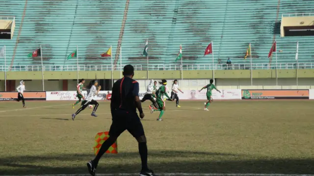بنګله دېشي لوبغاړو حیرانوونکې لوبه وکړه او پر افغان لوبډلې یې د ګولونو باران وکړ. 