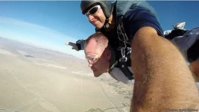 стрибок з парашутом