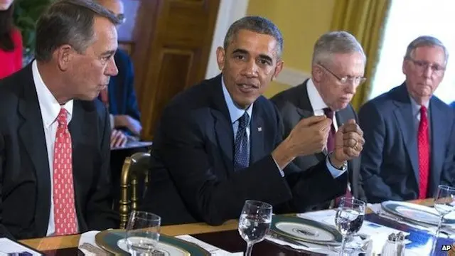 ریپبلکن پارٹی کے علاوہ اوباما کی اپنی جماعت کے کچھ ارکان بھی ان کے خصوصی اختیارات کے استعمال کے حامی نہیں