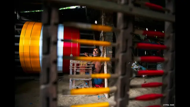 Giải Đặc biệt cuối cùng được trao cho Utpal Das với bức ảnh đầy màu sắc cảnh người thợ dệt tại nhà máy dệt ở Tây Bengal, Ấn Độ. Toàn bộ 30 bức ảnh đoạt giải được giới thiệu tại địa chỉ www.cgap.org/photocontest.