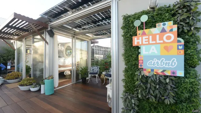 Una exhibición de Airbnb en California