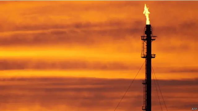 من المقرر ان يجتمع وزراء نفط اوبك في السابع والعشرين من الشهر الجاري لبحث موضوع العرض والطلب.