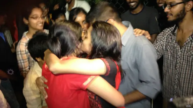 'किस ऑफ़ लव' अभियान